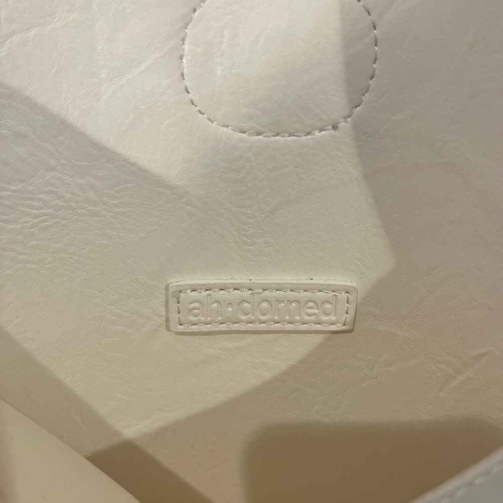 Chic White Shoulder Bag with Vibrant pink Strap - Picture 7 of 7